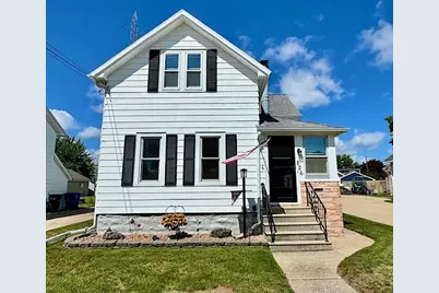826 W 5th Avenue, Oshkosh, WI 54902 - Photo 1