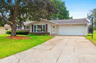 442 Robert Ln, Green Bay, WI 54311 - Photo 1