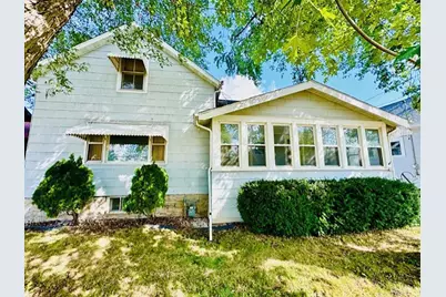 330 W 17th Avenue, Oshkosh, WI 54902 - Photo 1