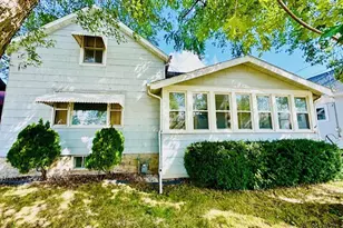 330 W 17th Ave, Oshkosh, WI 54902 - Photo 1