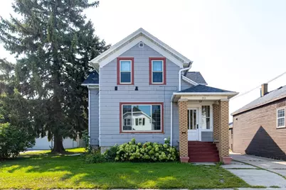 751 W 5th Avenue, Oshkosh, WI 54902 - Photo 1