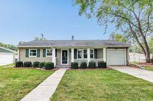 527 Clover Ln, Green Bay, WI 54301 - Photo 1