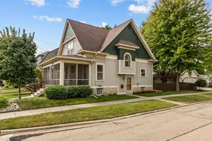 645 Grove St, Oshkosh, WI 54901 - Photo 1