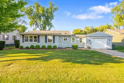 907 W Beacon Avenue, New London, WI 54961 - Photo 1