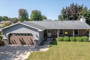 1671 Hunters Glen Dr, Oshkosh, WI 54904 - Photo 1