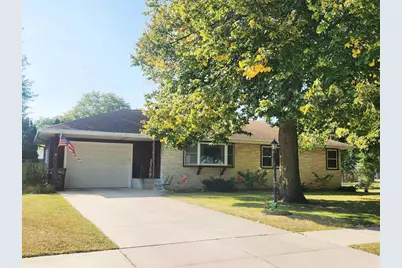 810 Chester Place, Fond du Lac, WI 54935 - Photo 1