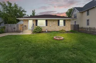 916 W New York Ave, Oshkosh, WI 54901 - Photo 1