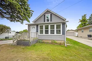 3609 Custer St, Manitowoc, WI 54220 - Photo 1