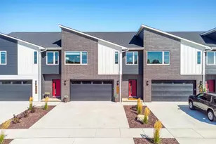 454 Aldon Cir, Green Bay, WI 54304 - Photo 1