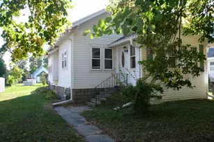 925 Bond St, Green Bay, WI 54303 - Photo 1