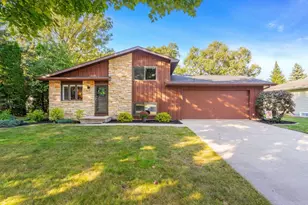 1715 Villa Park Dr, Oshkosh, WI 54904 - Photo 1