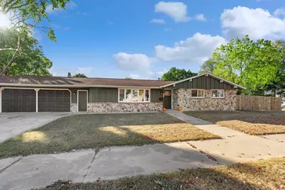 1605 9th Street, Marinette, WI 54153 - Photo 1