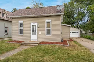 734 Woodland Ave, Oshkosh, WI 54901 - Photo 1