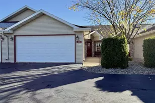 586 N Wisconsin St, Berlin, WI 54923 - Photo 1