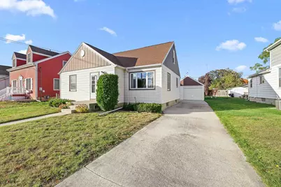 1852 Belmont Street, Manitowoc, WI 54220 - Photo 1