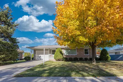 154 W 25th Avenue, Oshkosh, WI 54902 - Photo 1
