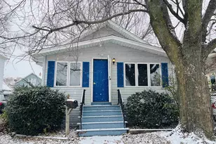 821 W 6th Ave, Oshkosh, WI 54902 - Photo 1