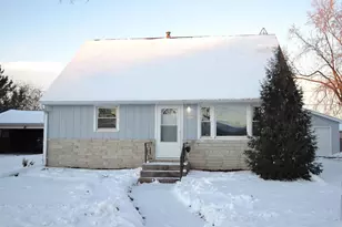 1322 W 5th Ave, Oshkosh, WI 54902 - Photo 1