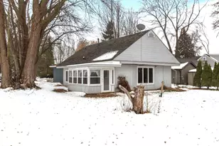 958 Cozy Ln, Oshkosh, WI 54901 - Photo 1