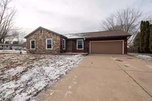 1575 Covington Dr, Oshkosh, WI 54904 - Photo 1