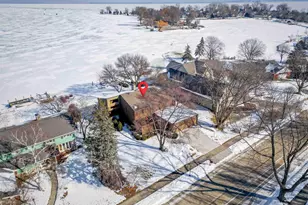 2136 White Swan Dr, Oshkosh, WI 54901 - Photo 1