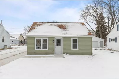 136 Cecil Street, Neenah, WI 54956 - Photo 1