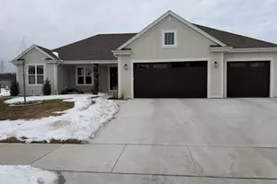 1620 Creekview Ln, Oconomowoc, WI 53066 - Photo 1