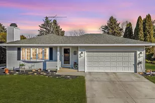 116 Chippewa Dr, Sheboygan Falls, WI 53085 - Photo 1