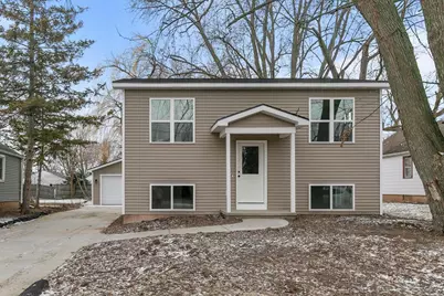 305 W Smith Avenue, Oshkosh, WI 54901 - Photo 1