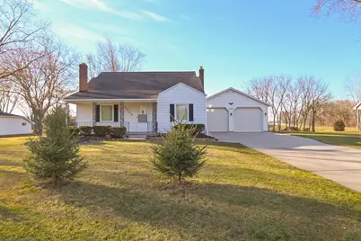 2046 Wayside Place, Green Bay, WI 54311 - Photo 1