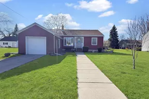 613 N Sawyer St, Oshkosh, WI 54902 - Photo 1