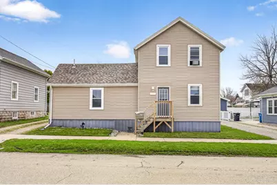 327 W 7th Avenue, Oshkosh, WI 54902 - Photo 1