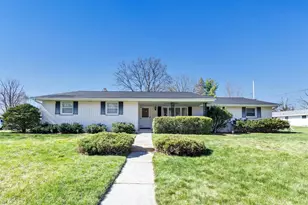 1715 Beaver Dam Dr, Green Bay, WI 54304 - Photo 1