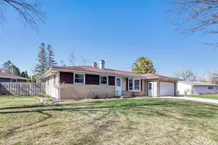 916 Chantel St, Green Bay, WI 54304 - Photo 1