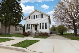 333 Rosalia St, Oshkosh, WI 54901 - Photo 1