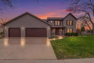 1630 Maricopa Dr, Oshkosh, WI 54904 - Photo 1
