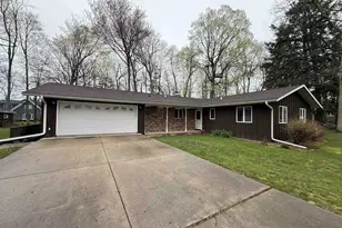 925 E Ridlington Ave, Shawano, WI 54166 - Photo 1