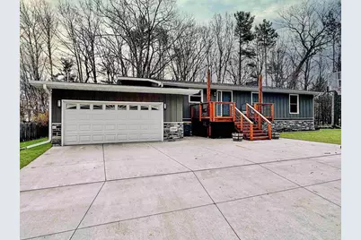2360 Lincoln Street, Marinette, WI 54143 - Photo 1