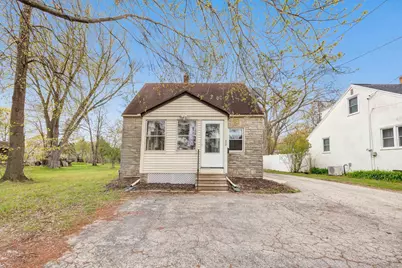 512 E Allouez Avenue, Green Bay, WI 54301 - Photo 1