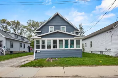 438 W 9th Avenue, Oshkosh, WI 54901 - Photo 1