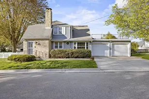 903 Allouez Pl, Green Bay, WI 54301 - Photo 1