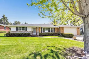 121 St Francis Dr, Green Bay, WI 54301 - Photo 1