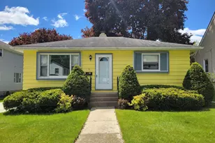 135 E Burnett St, Beaver Dam, WI 53916 - Photo 1