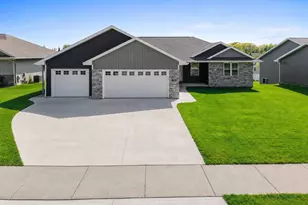 3421 Glendale Ave, Green Bay, WI 54313 - Photo 1