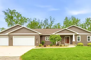 3810 Apple Ln, Oshkosh, WI 54902 - Photo 1