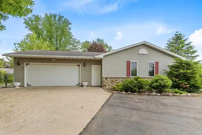2220 W 20th Avenue, Oshkosh, WI 54904 - Photo 1