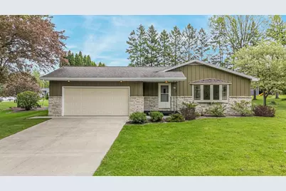 324 S Parkway Drive, Brillion, WI 54110 - Photo 1