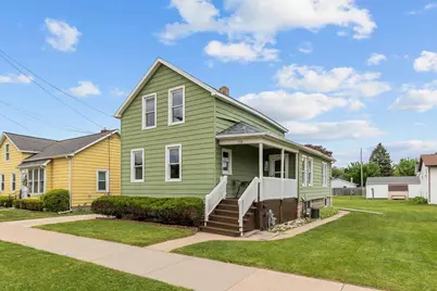 708 W 6th Avenue, Oshkosh, WI 54902 - Photo 1