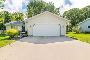 992 Honey Creek Rd, Oshkosh, WI 54904 - Photo 1