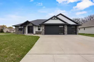 2909 Grand Cypress Ln, Green Bay, WI 54311 - Photo 1